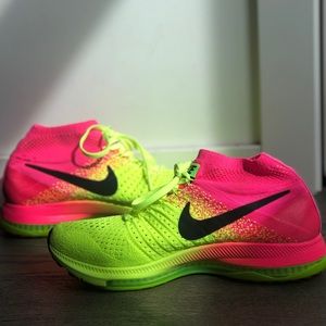 NIKE FLYKNIT Running Shoe